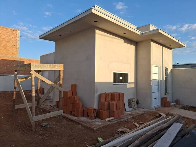 Fachada da casa com 2 quartos no Jardim Monte Libano em Mogi