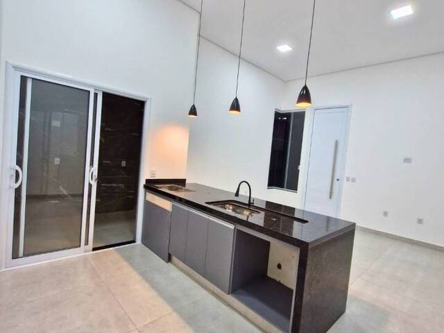 Cozinha moderna na casa de 3 dormitórios