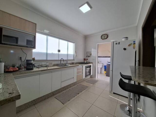 Cozinha moderna na casa de 3 dormitórios
