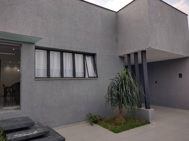 Casa com 04 quartos, 01 suíte, área de 170 m², à venda por R